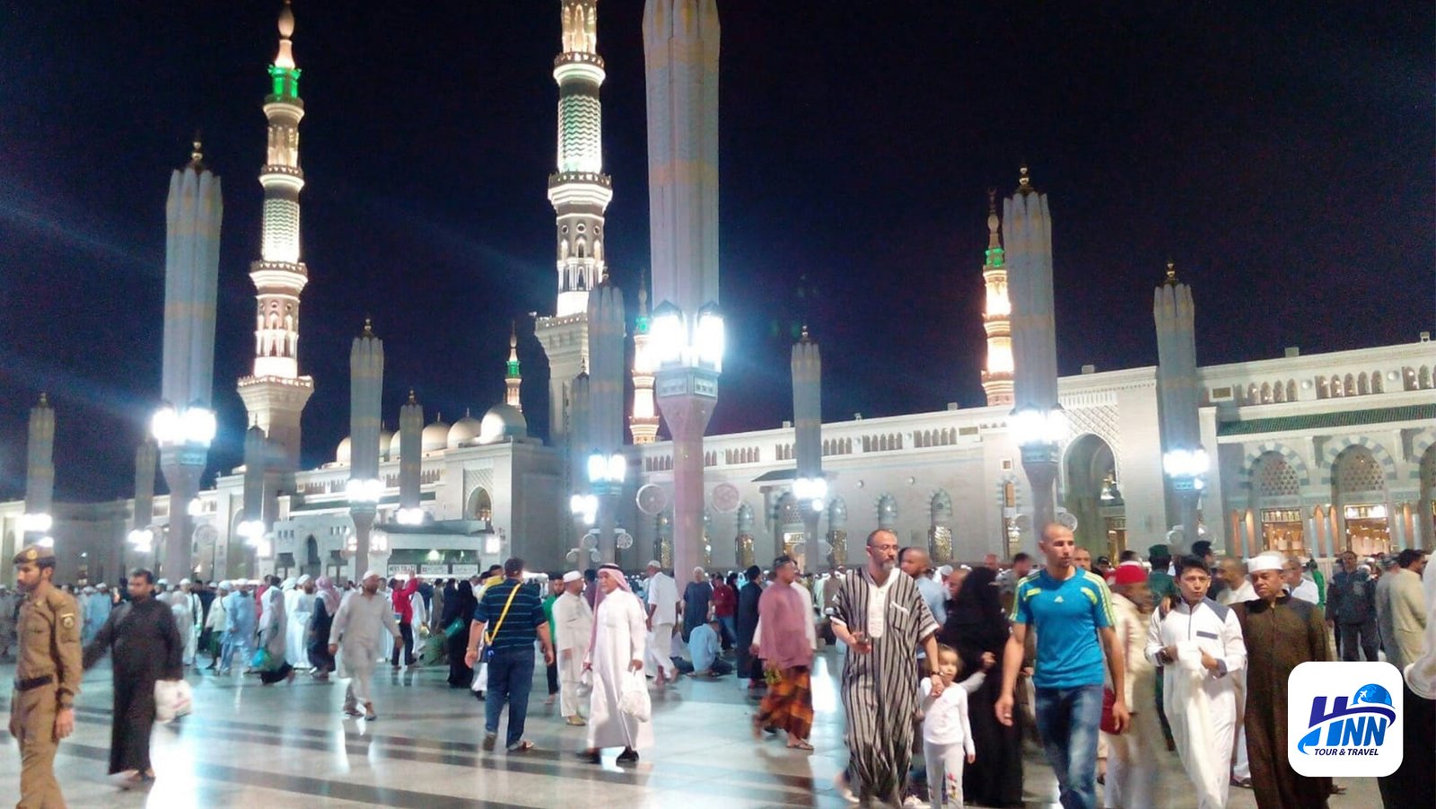 Malam Di Pelataran Masjid Nabawi