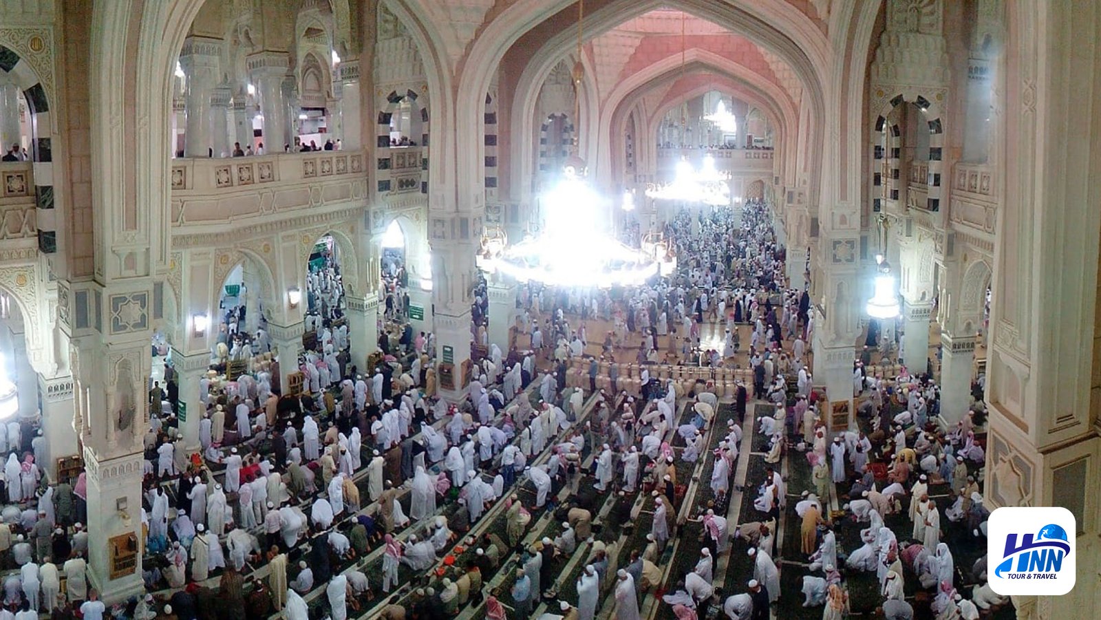 Umat Muslim Di Masjid Nabawi